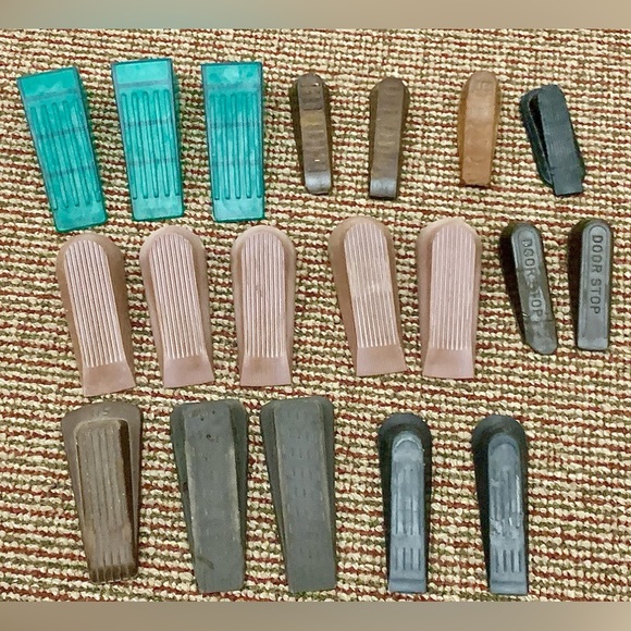 Large Lot of 22 Vtg Heavy Duty Rubber/Plastic Door Stops - Picture 3 of 13